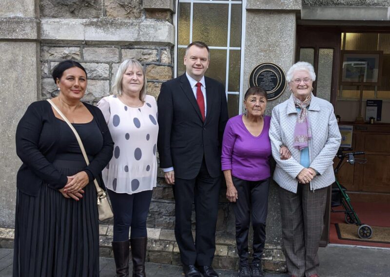 • Nick Thomas-Symonds with (L-R) Clare Johnson, Cllr Lynda Clarkson, Ann Johnson, Maureen Tuckwell